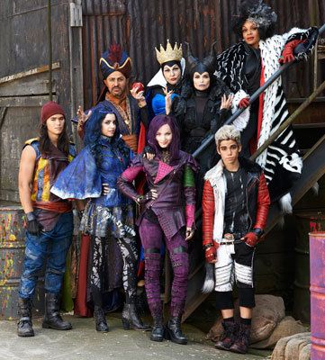 Descendants with their parents Descendants Pictures, Descendants Wicked World, Descendants Costumes, Disney Descendants Movie, Descendants Characters, Descendants Disney, Descendants Party, Disney Channel Descendants, Disney Channel Movies