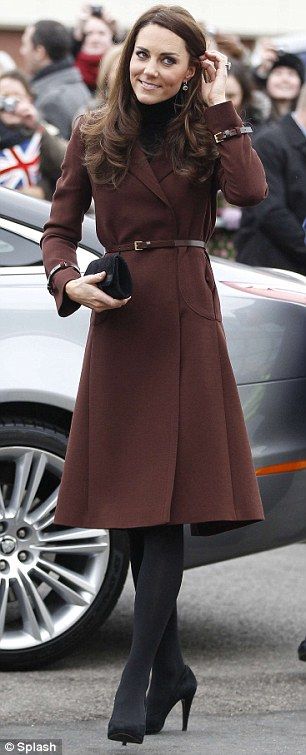 #Modesty doesn't mean frumpy. #DressingWithDignity  www.ColleenHammond.com Kate Middleton Stil, Mantel Styling, Hobbs Coat, Mantel Outfit, Düşes Kate, Herzogin Von Cambridge, Looks Kate Middleton, Kate Middleton Outfits, Lady Louise Windsor