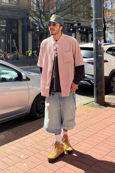 Baggy Jean Shorts For Summer Streetwear, Baggy Shorts Outfit Men, Baggy Shorts Outfit Street Styles, Urban Baggy Shorts, Casual Baggy Outfits, Baggy Bottoms With Built-in Shorts For Streetwear, Baggy Denim Shorts For Streetwear, Jorts + Boots, Baggy Summer Outfits