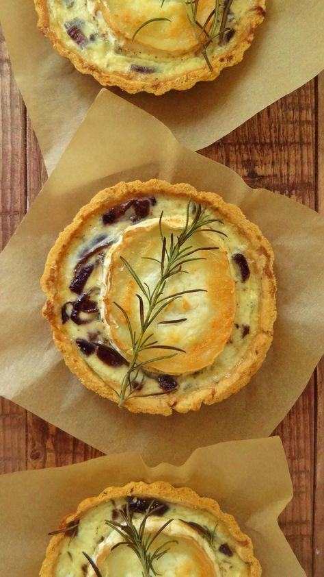 Quiche Vegetarian, Savoury Tart, Brunch Quiche, Goat Cheese Tart, Onion Tart, Goats Cheese, Cheese Tarts, Savory Tart, Caramelized Onion