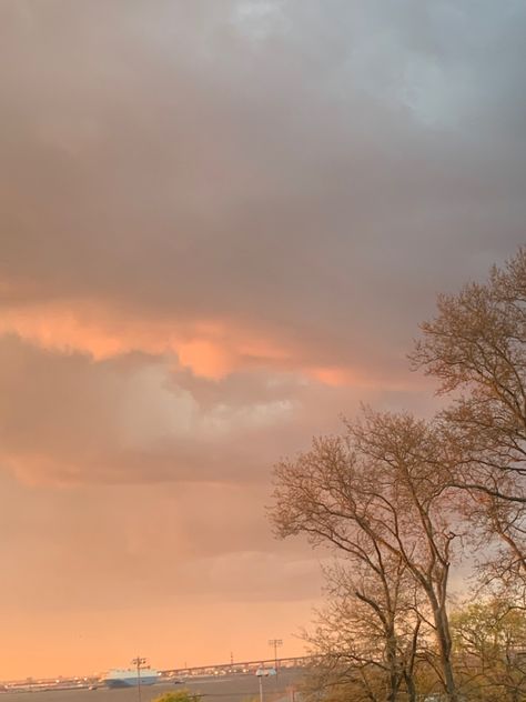 Pale Brown Aesthetic, Brown Aesthetic Sunset, Aesthetic Bg, Eye Aesthetic, Warm Aesthetic, Beach Sunset Wallpaper, Draw Hands, Sky Pics, Peach Aesthetic