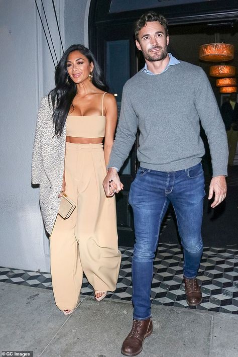 Cardigan Outfit Black Women, Cream Cardigan Outfit, Interracial Celebrity Couples, Casual Couple Outfits, Nicole Scherzinger Style, White Cardigan Outfit, Wife Outfits, Black Cardigan Outfit, Thom Evans