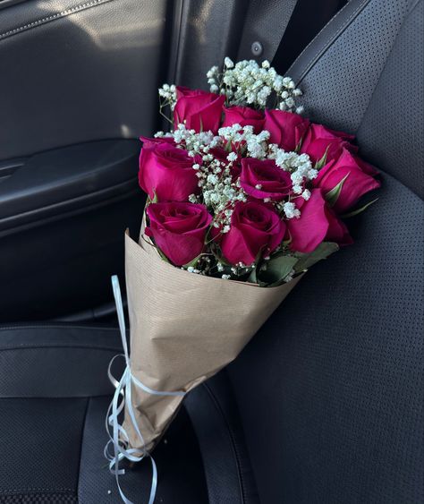 Bouquets Aesthetic, Romance Flowers, Gift Flower Bouquet, Real Flowers Bouquet, Real Flower Bouquet, Flower Bouquet Aesthetic Roses, Roses With Baby Breath, Aesthetic Flower Bouquet, Pink Aesthetic Bouquet