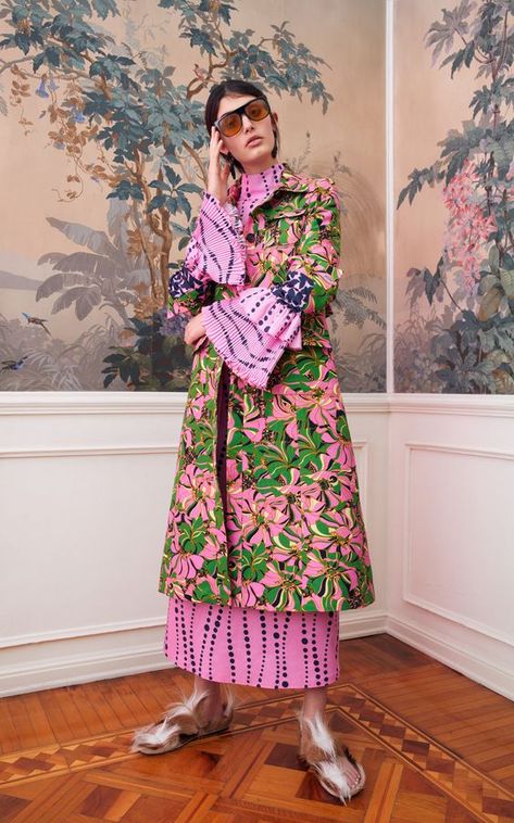 Gucci Style, Mixed Prints, Next Fashion, Dope Fashion, Maximalism, Print Inspiration, Prints And Patterns, Fashion Seasons, Pre Fall