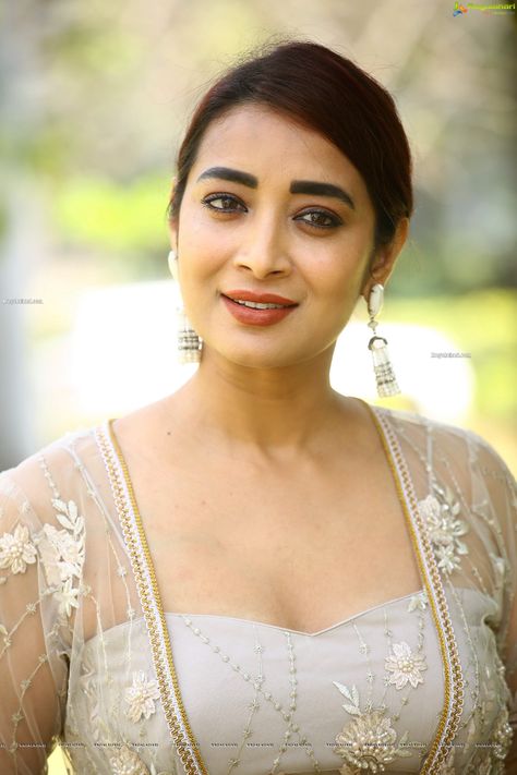 Bhanu Sri, Movie Actress, Movie Trailer, Movie Trailers, Actress Photos, Hd Photos, Photo Gallery, Close Up, Photo Galleries