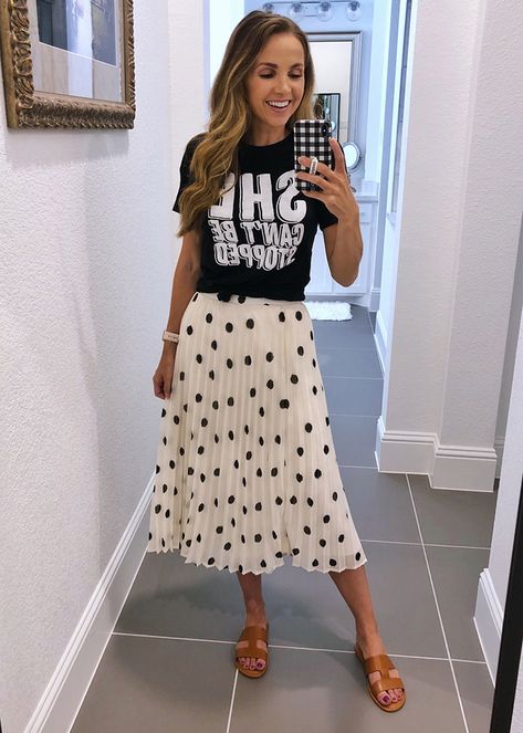 White Polka Dot Skirt Outfit, Polka Dot Skirt Outfit, Dot Skirt Outfit, Black And White Polka Dot Skirt, Merricks Art, White Polka Dot Skirt, Skirt Inspiration, Polka Dot Midi Skirt, Fun Outfits