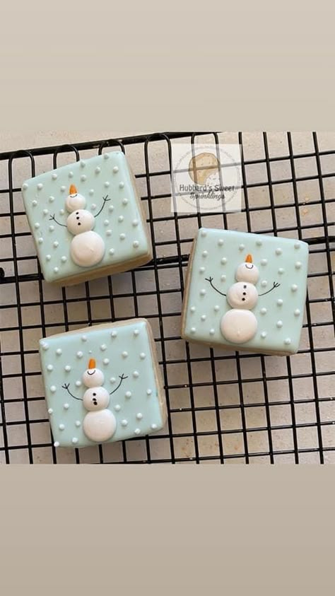 Winter Sugar Cookies, Christmas Cookie Designs, Christmas Decorated Cookies, Cookie Decorating Icing, Christmas Sugar Cookies Decorated, Royal Cookies, Christmas Cookie Decorating, Flooding Cookies, Decorated Christmas Cookies