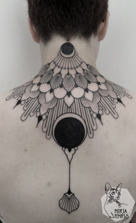 Art Deco Ornamental Tattoo, Nape Of Neck Tattoo, Mirja Fenris Tattoo, Fenris Tattoo, Deco Tattoo, Nape Tattoo, Art Deco Tattoo, Motifs Art Nouveau, Nouveau Tattoo