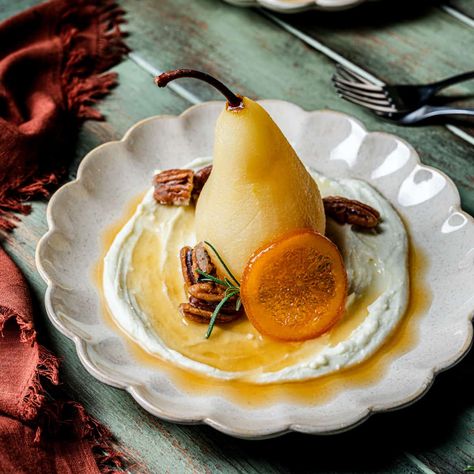 Champagne Poached Pears, Poached Pears In Port Wine, Poached Pears With Mascarpone, Poached Pear Plating, White Wine Poached Pears, Pear Plated Dessert, Poached Pears Recipe Easy, Pear Recipes Healthy, Fancy Vegetarian Dinner