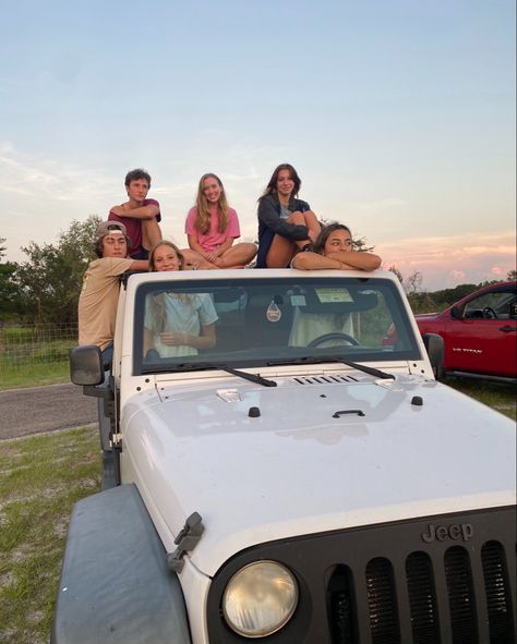 Jeep Wrangler Wallpaper, Jeep Picture Ideas, Jeep Summer, Jeep Pictures, Vision Bored, Summer 25, Cars Jeep, Girl Car, Dream Cars Jeep