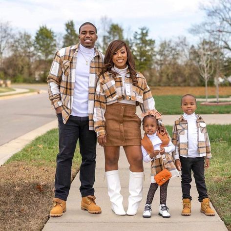 Thanks Giving Family Outfit, Fall Holiday Family Photos, Sibling Fall Photoshoot Outfits, Fall Matching Outfits For Family, Black Family Fall Pictures, Matching Thanksgiving Outfits Family, Black Family Thanksgiving Outfits, Family Thanksgiving Outfits Matching, Thanksgiving Family Outfits Ideas