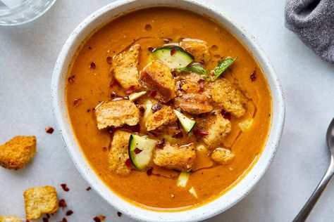 Fall Soups Recipes: 31 Fall Soups Recipes That Are Utterly Delicious — Eatwell101 Zucchini Soup Vegan, Easy Healthy Soup, Easy Soup Recipes Healthy, Zucchini Soup Recipes, Butternut Squash Recipes Roasted, Hearty Vegetable Soup, Zucchini Tomato, Zucchini Soup, Creamy Chicken Soup