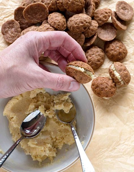 Walnut Shaped Cookies, Christmas Nuts, Nut Cookies, Shaped Cookies, Walnut Cookies, Buttercream Filling, Czech Recipes, Blanched Almonds, Cookie Calories