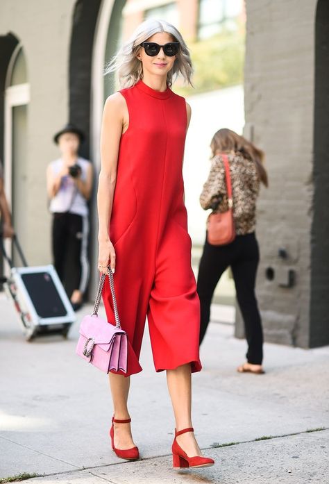 Stand Out in Red and Pink Fall outfit | For more style inspiration visit 40plusstyle.com Summer Office Dress, Street Style New York, Woman In Red, New York Fashion Week Street Style, Jumpsuit Outfit, Red Jumpsuit, Outfit Trends, One Piece Outfit, Modieuze Outfits