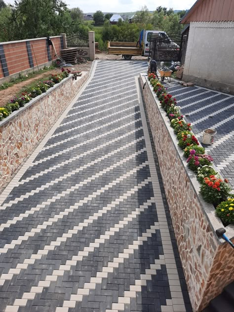 Tuff Tiles Design, Driveway Pavers Design, Beautiful House Exterior, Pathway Design, Beautiful Houses Exterior, Brick Driveway, Outdoor Patio Ideas Backyards, Concrete Patio Makeover, Ramp Design