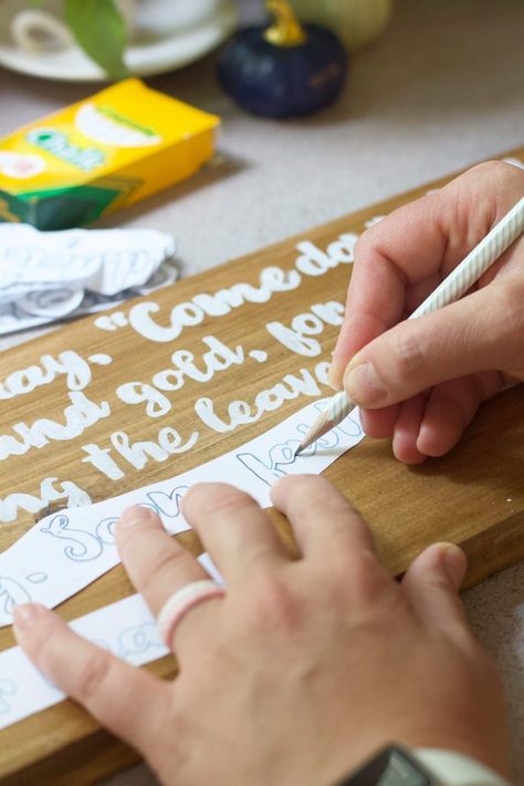 Make a DIY wooden sign with personalized script. This method anyone can do with items already in your home. No Cricut or stencil needed. Diy Wooden Signs With Sayings, Diy Wooden Signs, Diy Wooden Sign, Signs With Sayings, Wooden Signs With Sayings, Wooden Signs Diy, Vendor Booth, Sign Stencils, Diy Decorations