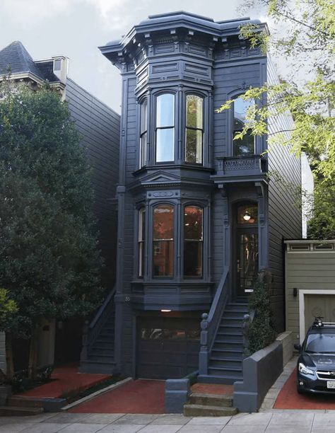 10 Gorgeous, Black Home Exteriors! From cottages to Victorian homes, these black houses are stunning.  Miranda Schroeder Blog | https://mirandaschroeder.com Black Home Exterior, Houses Apartment, Black Houses, Casas Coloniales, Black House Exterior, Exterior House Colors, Architecture Model, Apartment Therapy, Victorian Style