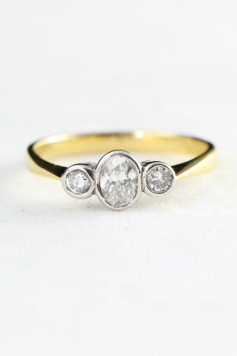 Bezel Set Diamond Ring, 3 Stone Ring, Engagement Ring Oval, Trilogy Ring, Oval Diamond Ring, Oval Diamond Engagement Ring, Diamond Engagement Rings Vintage, Simple Engagement Rings, Engagement Rings Oval