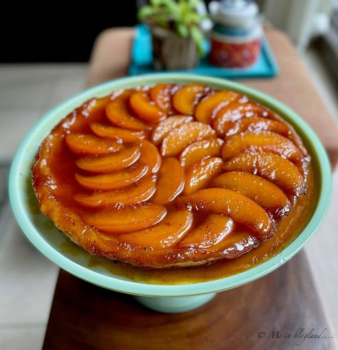 Peach Tarte Tatin Recipe, Peach Tart Tatin, Sweet Galette, Tart Tatin, Midwest Style, Tart Fruit, Tarte Tatin Recipe, Caramelized Peaches, Peach Tart