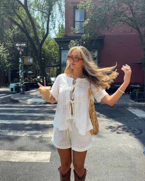 Chase Marie Wise (@chasemarieee) • Instagram photos and videos Aries Outfits, Cutesy Clothes, Nyc Fits, Countryside Style, Spring Inspo, 2024 Outfits, Nashville Outfits, Picture Inspiration, Cowgirl Chic