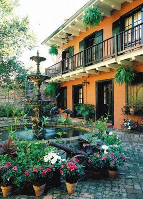 French Quarter Courtyard New Orleans Decor, New Orleans Architecture, New Orleans French Quarter, New Orleans Homes, New Orleans Travel, Vegas Hotel, Casas Coloniales, Orange House, Las Vegas Hotels