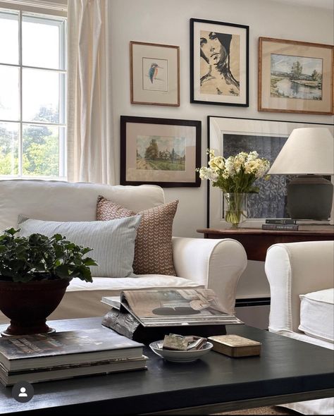 Nancy Myers Homes, Nancy Meyers Aesthetic, Nancy Myers, Nancy Meyers, Living Room Living Room, Decoration Inspiration, Living Room Inspo, Instagram Art, Vintage Modern