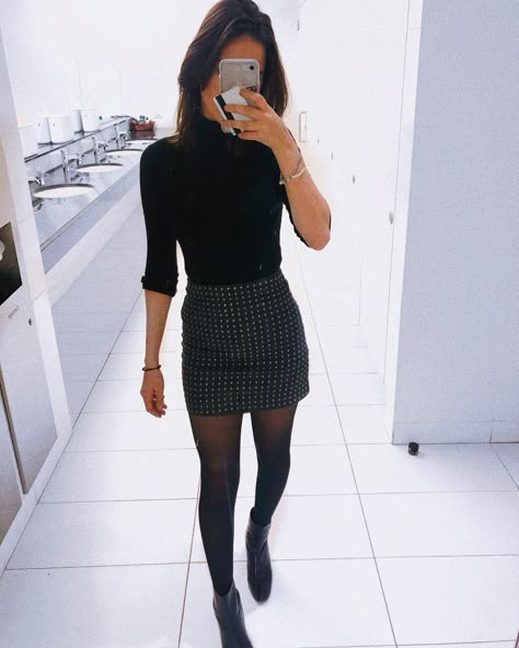 As the temperatures drop, you may be tempted to store your skirt collection until the spring. Instead of packing them up with the rest of your warm-weather wardrobe, think about how to modify them for the chillier weather. By pairing a pencil skirt with black tights, booties, and a simple black turtleneck, you can integrate skirts into your business casual look year-round. Best Business Casual Outfits, Booties Outfit, Business Casual Outfits For Work, Event Outfit, Business Casual Dresses, Stylish Work Outfits, Tights Outfit, Casual Work Outfits, Work Outfits Women