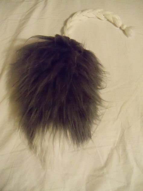 Making A Fox Tail Out Of Yarn Tail Tutorial, Fake Fur Fabric, Therian Stuff, Wolf Costume, Animal Tails, Cat Cosplay, Fox Tail, Diy Halloween Costumes Easy, Halloween Gothic