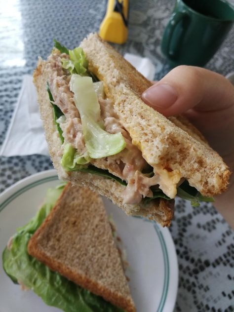 [I Ate] Tuna Sandwich with lettuce cucumber mayo and cheese! Tuna Mayo Sandwich, Mayo Sandwich, Tuna Mayo, Tuna Sandwich, Cheese Food, Fav Food, Healthy Food Dishes, Food Babe, British Food