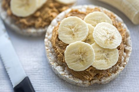 Low FODMAP diet for vegans - A blog by Monash FODMAP | The experts in IBS - Monash Fodmap - Pinned for the snack idea. Healthy College Snacks, Fodmap Dinner, Fodmap Vegan, Banana And Rice, Snacks Diy, College Snacks, Healthy College, Vegan Guide, Monash University