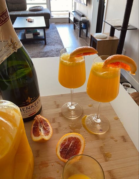 mimosas, blood orange mimosas, champagne, orange juice, orange juice cocktails, bubbly, easy cocktail, cute cocktails Homemade Mimosa, Cute Cocktails, Orange Mimosa, Friends Vibe, Orange Juice Cocktails, Champagne Orange, Juice Cocktails, Easy Cocktail, Easy Cocktails