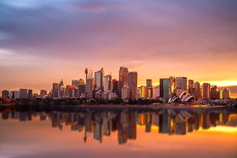 Navigate Sydney by These 12 Unmistakable Landmarks Australia Skyline, Skyline Landscape, Victoria Building, Sydney Skyline, Concrete Deck, Scenic Places, Sydney City, Art Deco Buildings, Central Business District