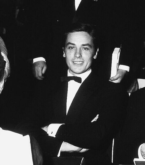 Alain Delon 1966 Allen Delon, Alen Delon, Well Dressed Man, Sean O'pry, Hollywood Men, French Cinema, Timeless Chic, Funny Men, Alain Delon