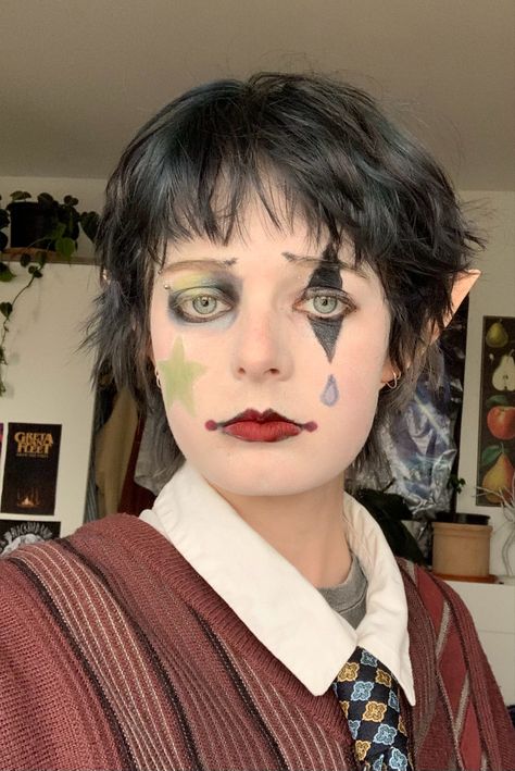 Jester Makeup For Men, Jester Ren Faire, Diy Jester Costume, Costumes With Glasses, Jester Makeup, Faire Outfit, Fair Outfit, Ren Faire Outfits, Jester Costume