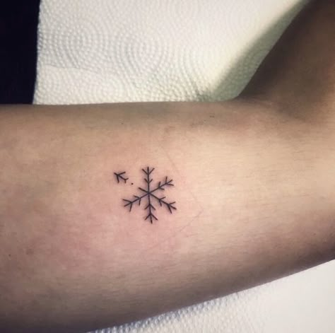 Snowflake Tattoo Behind Ear, Snow Flake Tattoos For Women, Simple Snowflake Tattoo, Snow Flakes Tattoo, Snow Tattoo Ideas, Winter Tattoo Ideas, Small Snowflake Tattoo, Holiday Tattoos, Snowflake Tattoo