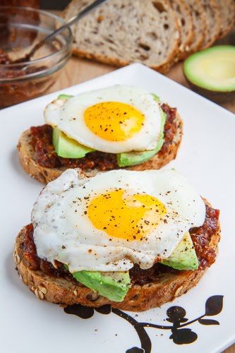 Bacon Jam Breakfast Sandwich with Fried Egg and Avocado Bacon Jam Breakfast Sandwich, Jam Breakfast, Dream Breakfast, Gf Meals, Sandwiches Recipes, Bodybuilding Recipes, Vegetarian Foods, Breakfast And Brunch, Bacon Jam