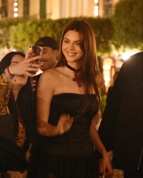 Kendall Jenner Paparazzi, Kendall Jenner Wallpaper, K Jenner, Selena Gomez Short Hair, Kendall Jenner Icons, Kung Fu Kenny, Pia Mia, Sandra Dee, Paparazzi Photos