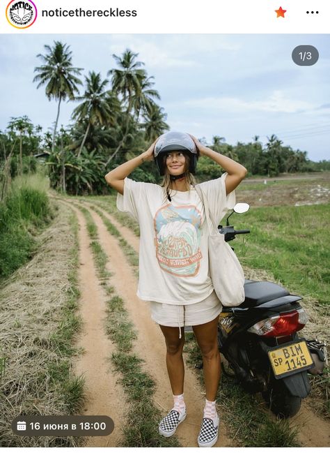 Surf Aesthetic Outfit, Surfer Outfit, Backpacking Outfits, Oversized Tee Outfit, Oversized Shirt Outfit, Surf Style Clothes, Oversize Tshirt Outfits, Surf Aesthetic, Style Surf