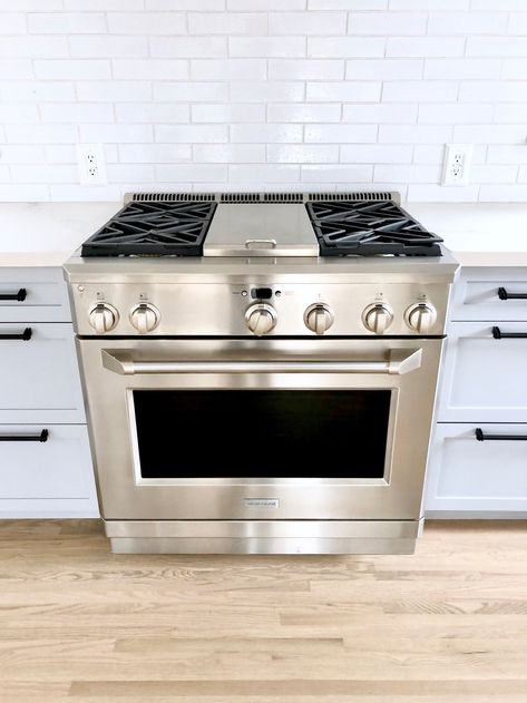 Professional Kitchen Appliances, Laundry Room Appliances, Gas Ranges, Monogram Appliances, Fabulous Kitchens, Stoves Range, House Design Kitchen, Chefs Kitchen, Stunning Kitchens