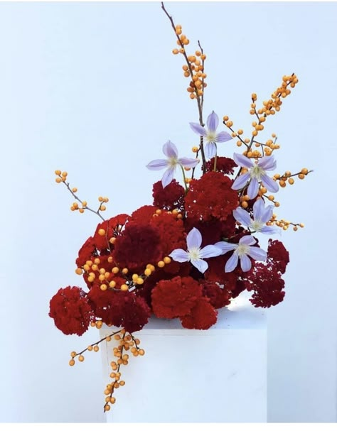 Flower Encyclopedia, Floristry Design, Sogetsu Ikebana, Modern Florals, Ikebana Arrangements, Flower Installation, Flower Vase Arrangements, Floral Design Studio, Flower Therapy