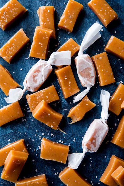 Sea Salt Caramel Recipe, Soft Caramels Recipe, Homemade Caramel Candy, Salted Caramel Candy, Pumpkin Cookies Healthy, Sea Salt Caramels, Salted Caramels, Xmas Baking, Homemade Truffles