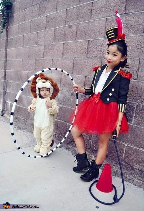 Circus Ringmaster Lion Tamer - Halloween Costume Contest via @costume_works Lion Tamer Halloween Costume, Lion Tamer Costume, Karneval Diy, Sibling Halloween Costumes, Circus Ringmaster, Ringmaster Costume, Sibling Costume, Costume Carnaval, Lion Tamer