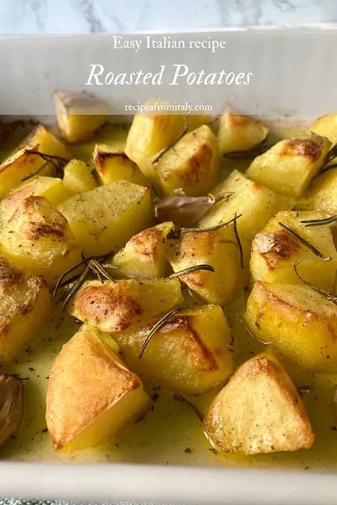 Easy Italian Roasted Potatoes - Recipes from Italy Italian Style Potatoes, Italian Potatoes Recipes, Authentic Italian Side Dishes, Italian Roasted Potatoes, Potato Perogies, Starch Recipes, Toasted Potatoes, Recipes From Italy, Italian Side Dishes