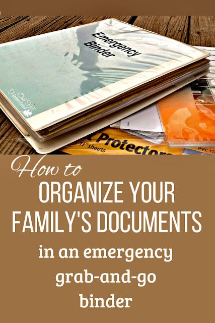 Are your important documents scattered all over the house? Here's how to organize them in a notebook that you can also grab in an emergency! #prepare #beprepared #organize #bugout #grabandgo #notebook Family Emergency Binder, Estate Planning Checklist, Emergency Binder, Emergency Prepardness, Emergency Preparedness Kit, Organizing Paperwork, Life Binder, Family Emergency, Emergency Preparation