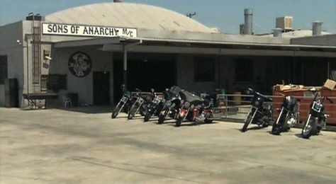 SOA Clubhouse Biker Club House, Happy Lowman, Clay Morrow, Lily Aesthetic, Sons Of Anarchy Mc, Biker Clubs, Jax Teller, Home Decor Crate, Happy Ending