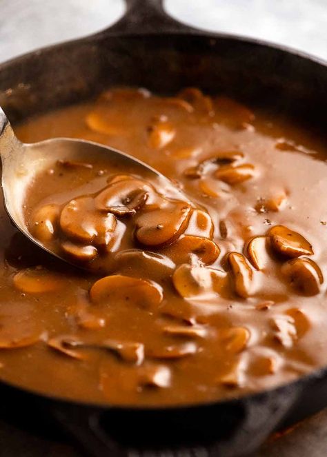 Gravy For Steak, Easy Mushroom Gravy, Go Vegetarian, Brown Gravy Recipe, Homemade Gravy Recipe, Easy Gravy Recipe, Mushroom Gravy Recipe, Pizza Topping, Canned Mushrooms