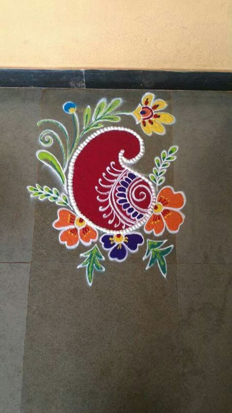 Rangoli Half Circle Rangoli Designs, Circle Rangoli, Rangoli Photos, Easy Rangoli Designs Videos, Rangoli Simple, Rangoli Side Designs, Simple Flower Design, Simple Rangoli Designs Images, Simple Rangoli Border Designs