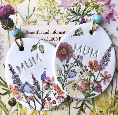 Decoupage On Air Dry Clay, Air Dry Clay Mothers Day Gifts, Air Dry Clay Flowers, Decoupage Flowers, Easter Planter Ideas, Easter Board, Pressed Flower Crafts, Diy Air Dry Clay, Air Dry Clay Projects