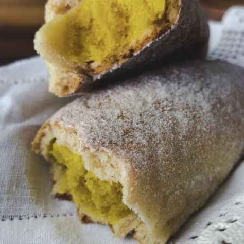 Elotes - Jessica Dee Pan Dulce Elotes Recipe, Elote Pan Dulce Recipe, Mexican Baking, Concha Recipe, Mexican Conchas, Latino Recipes, Mexican Sweet Bread, Elote Recipe, Mexican Bakery