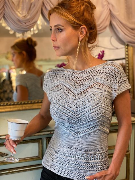 Vanessa Montoro, Crochet Sweater Pattern Free, Sweater Crochet Pattern, Crochet Tops, Knit Outfit, Blouse Pattern, Sweater Pattern, Crochet Fashion, Crochet Sweater